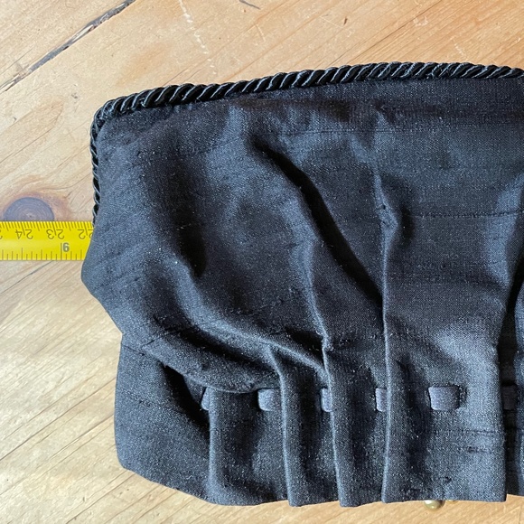 Black silk beaded clutch, 9 x 7 inch pocket capacity - Picture 4 of 5